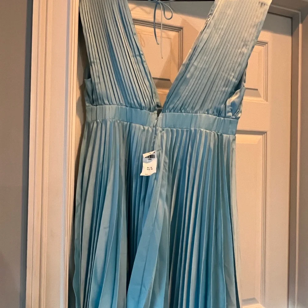 Elegant Light Blue Pleated Abercrombie+Fitch Formal Homecoming Dress - Picture 2 of 4